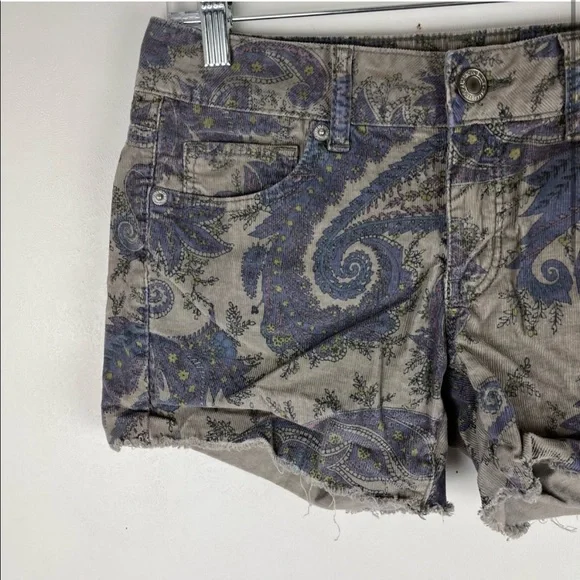 American Eagle Outfitters Paisley Print Corduroy Jean Shorts Stretch Size 6 - Picture 2 of 9